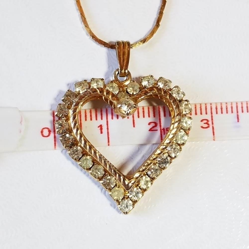CRYSTAL Floating Heart Pendant Necklace - Picture 7 of 8